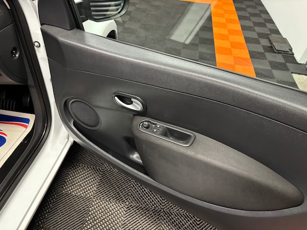 Used Renault Clio 2012 for sale - 76168089: Photo 32