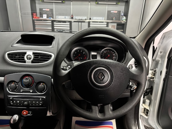 Used Renault Clio 2012 for sale - 76168089: Photo 38