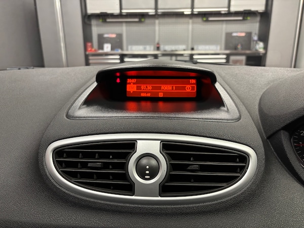 Used Renault Clio 2012 for sale - 76168089: Photo 39