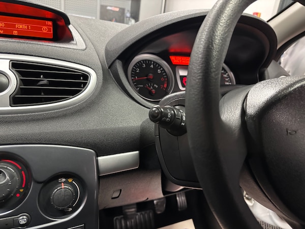 Used Renault Clio 2012 for sale - 76168089: Photo 44