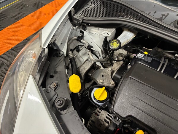 Used Renault Clio 2012 for sale - 76168089: Photo 79