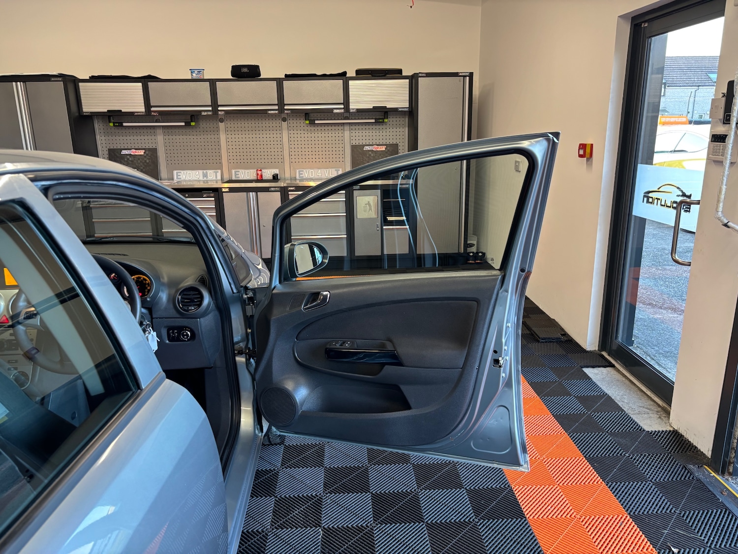 Vehicle 29