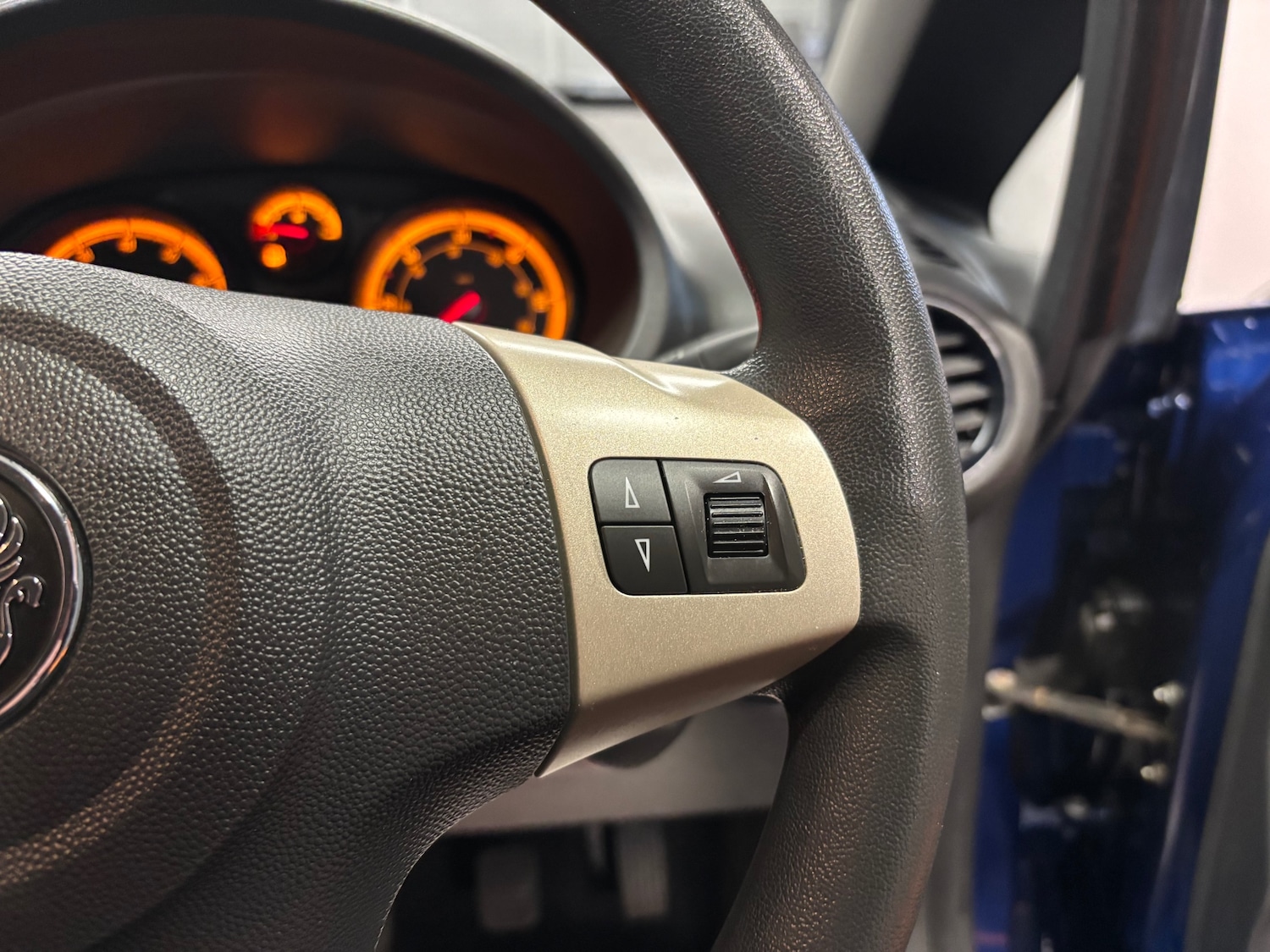 Used Vauxhall Corsa 2010 for sale - 76766529: Photo 55