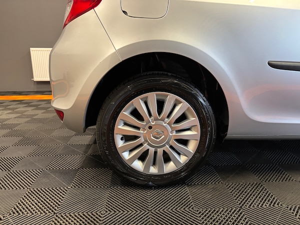 Used Renault Clio 2010 for sale - 75258797: Photo 19