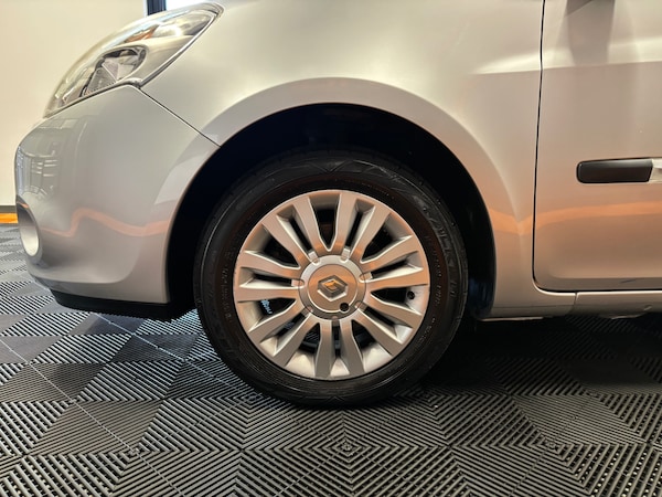 Used Renault Clio 2010 for sale - 75258797: Photo 22