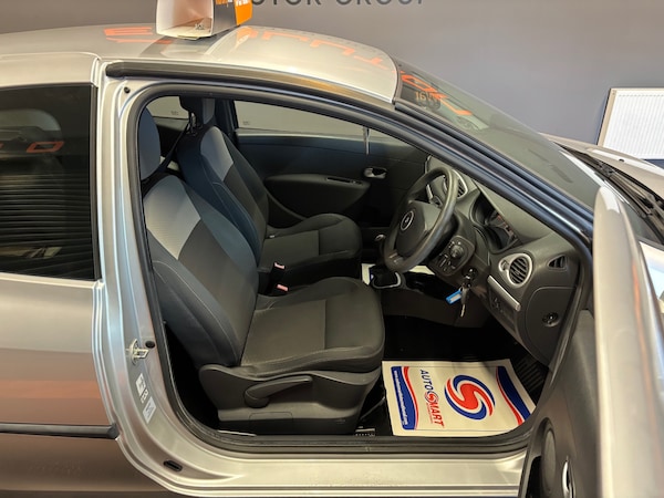 Used Renault Clio 2010 for sale - 75258797: Photo 25