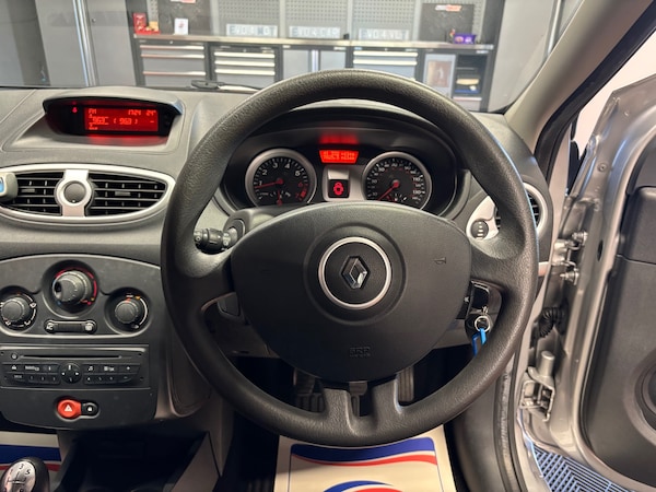 Used Renault Clio 2010 for sale - 75258797: Photo 27