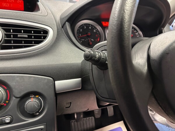 Used Renault Clio 2010 for sale - 75258797: Photo 31