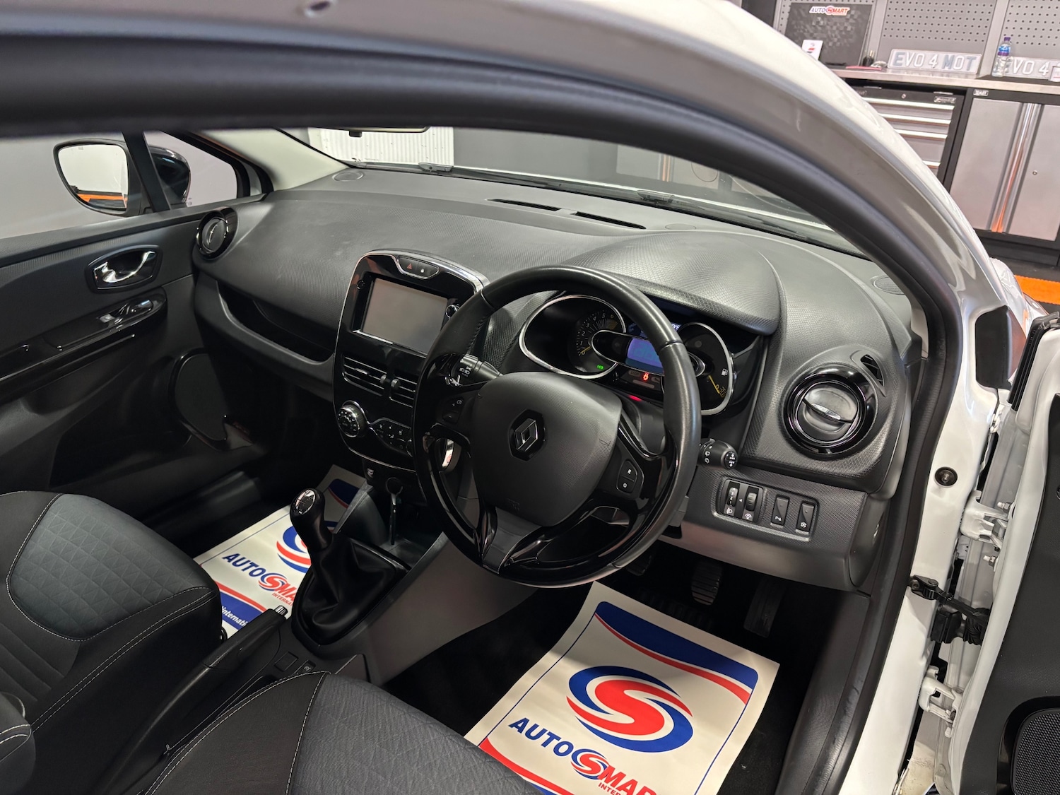 Used Renault Clio 2014 for sale - 77482232: Photo 48