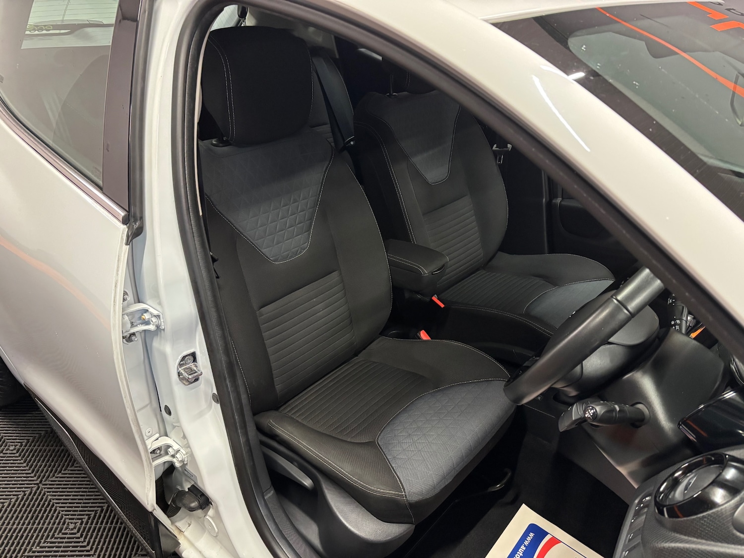 Used Renault Clio 2014 for sale - 77482232: Photo 50