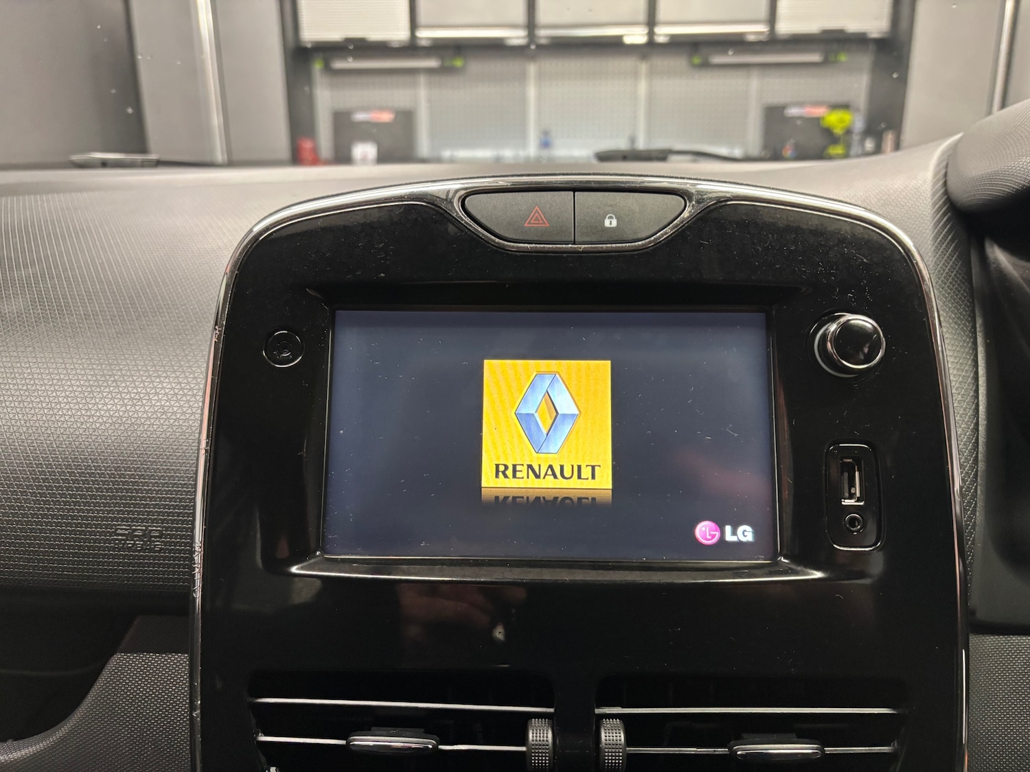 Used Renault Clio 2014 for sale - 77482232: Photo 52