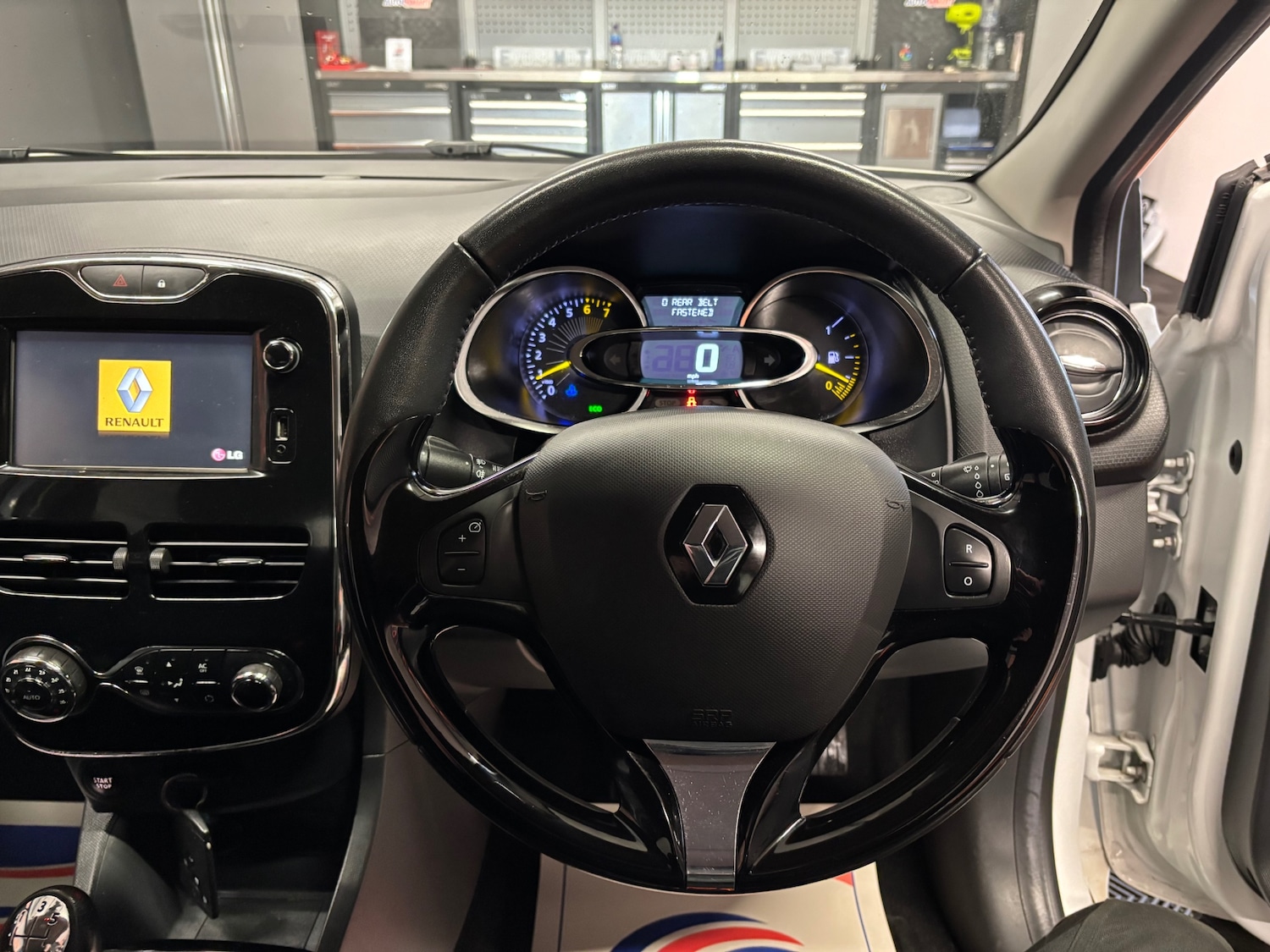 Used Renault Clio 2014 for sale - 77482232: Photo 54