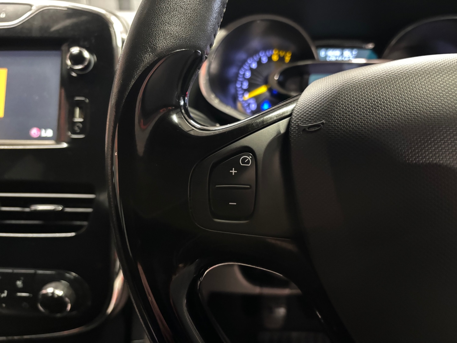 Used Renault Clio 2014 for sale - 77482232: Photo 55