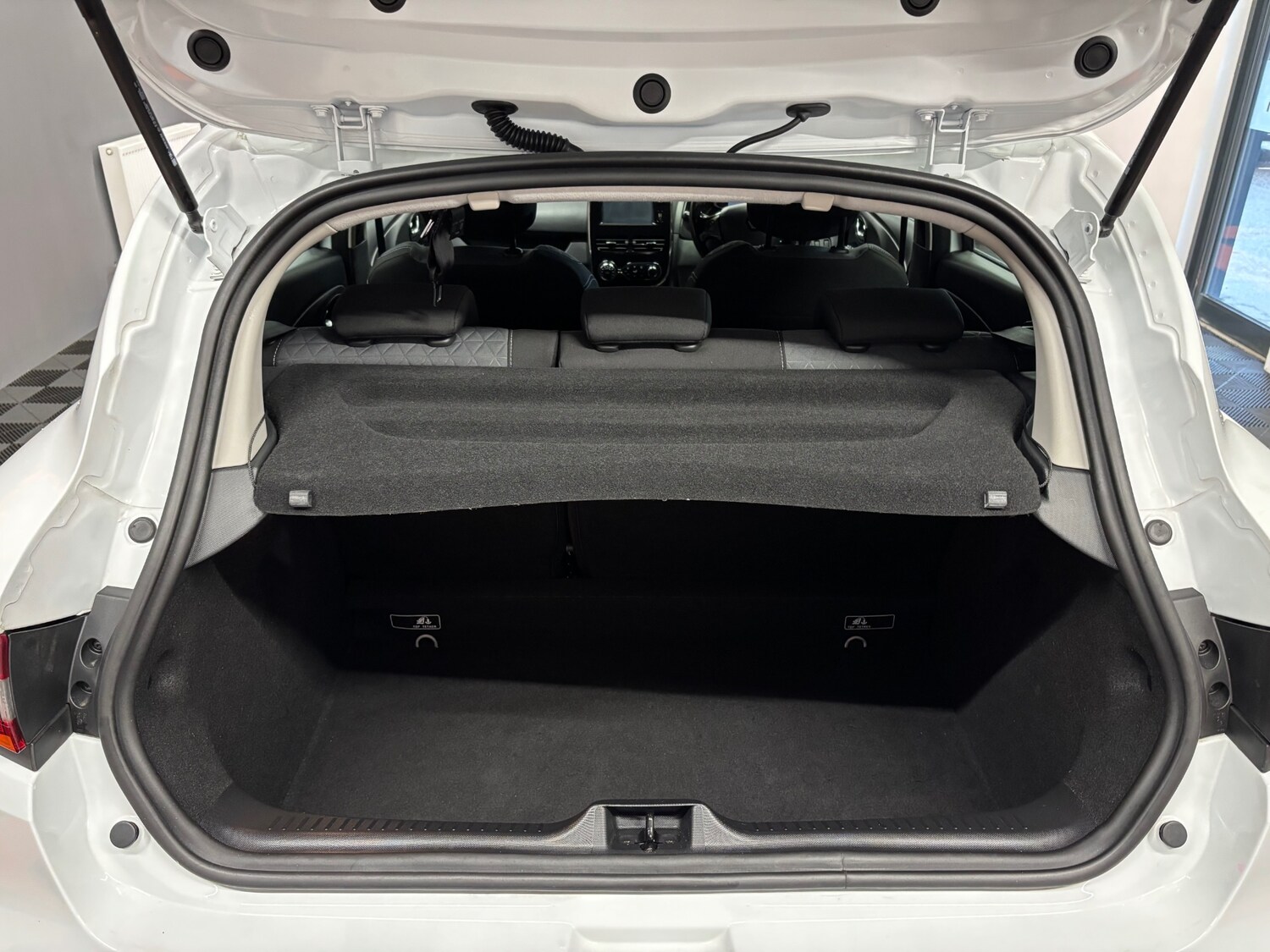 Used Renault Clio 2014 for sale - 77482232: Photo 85