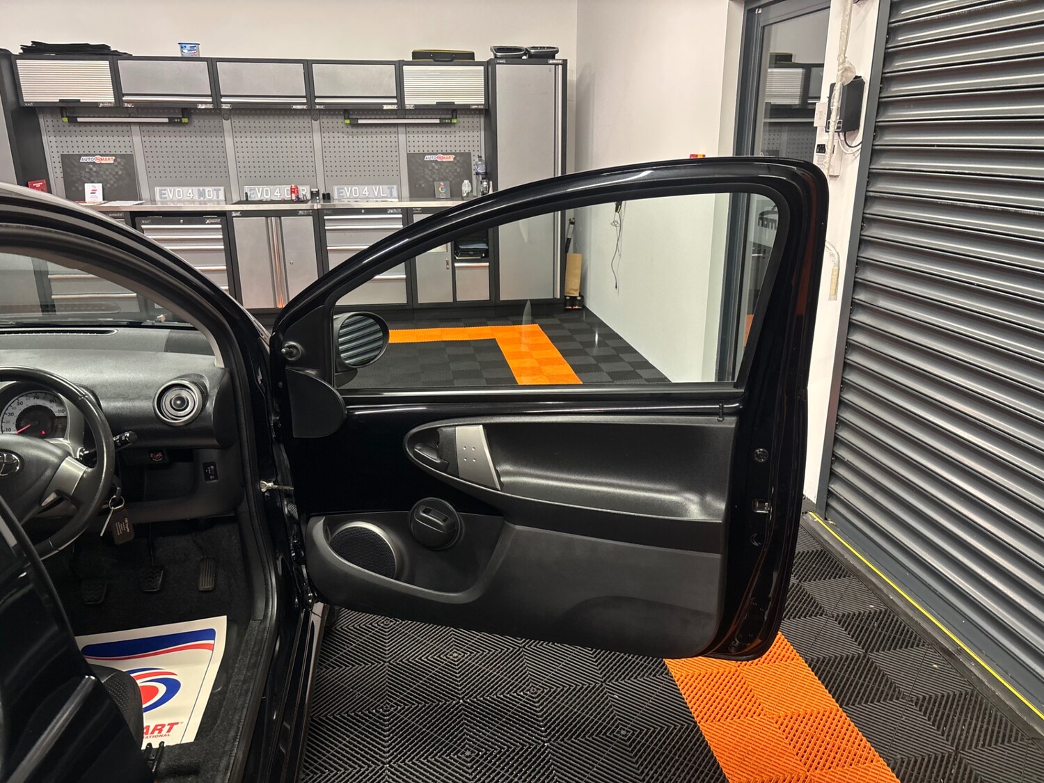 Used Toyota AYGO 2013 for sale - 76000493: Photo 38