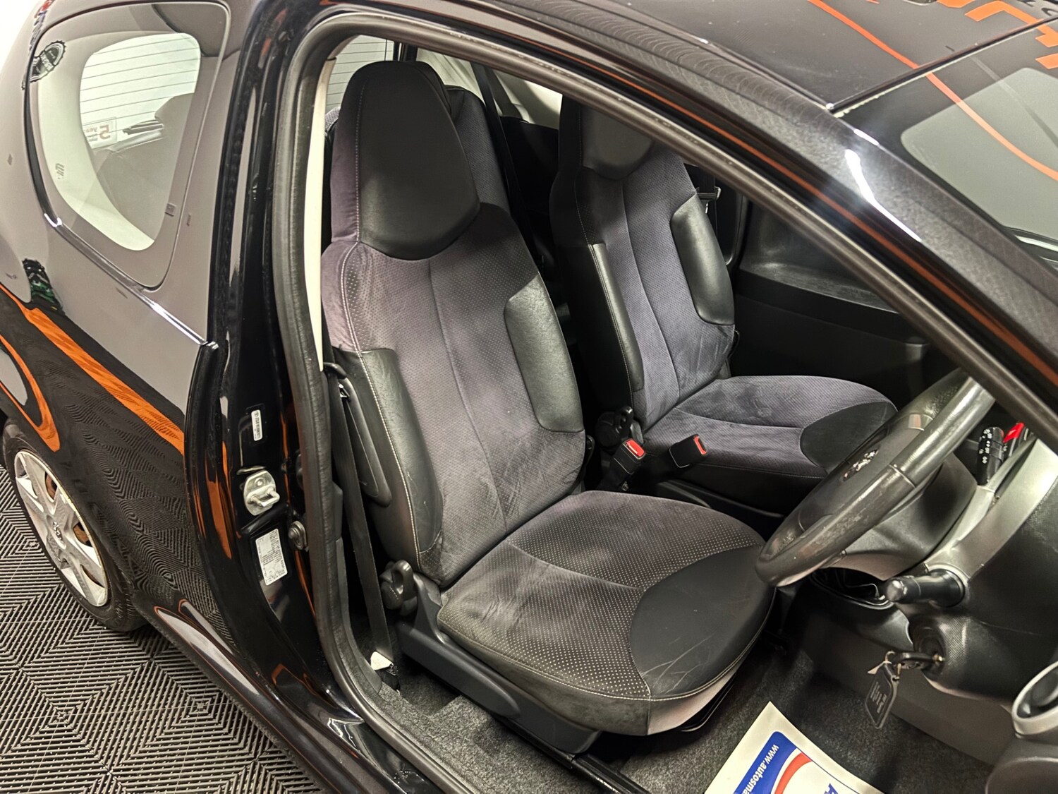 Used Toyota AYGO 2013 for sale - 76000493: Photo 41