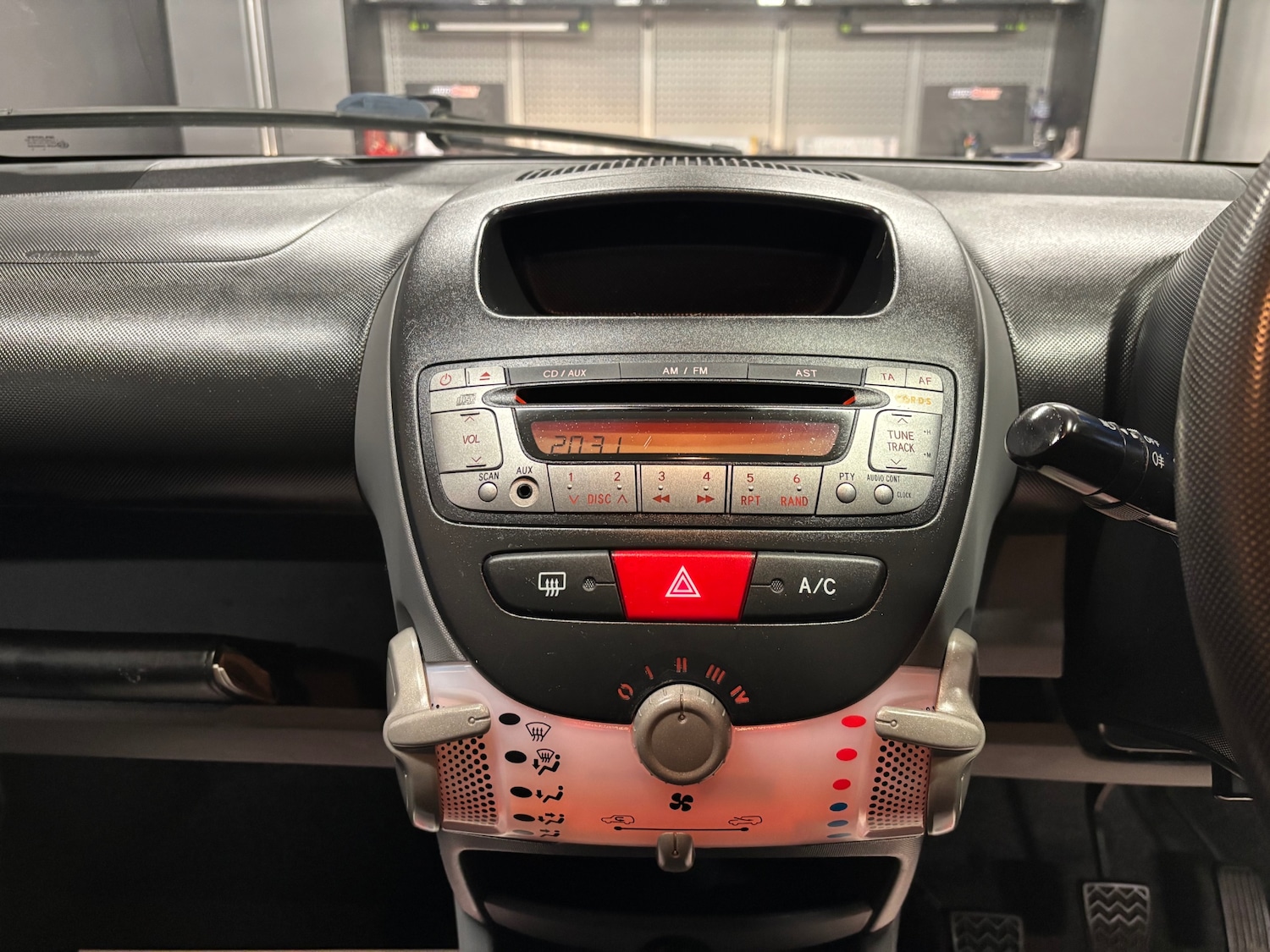 Used Toyota AYGO 2009 for sale - 76268194: Photo 40