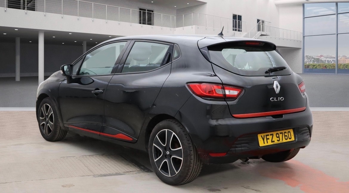 Used Renault Clio 2015 for sale - 78169044: Photo 2