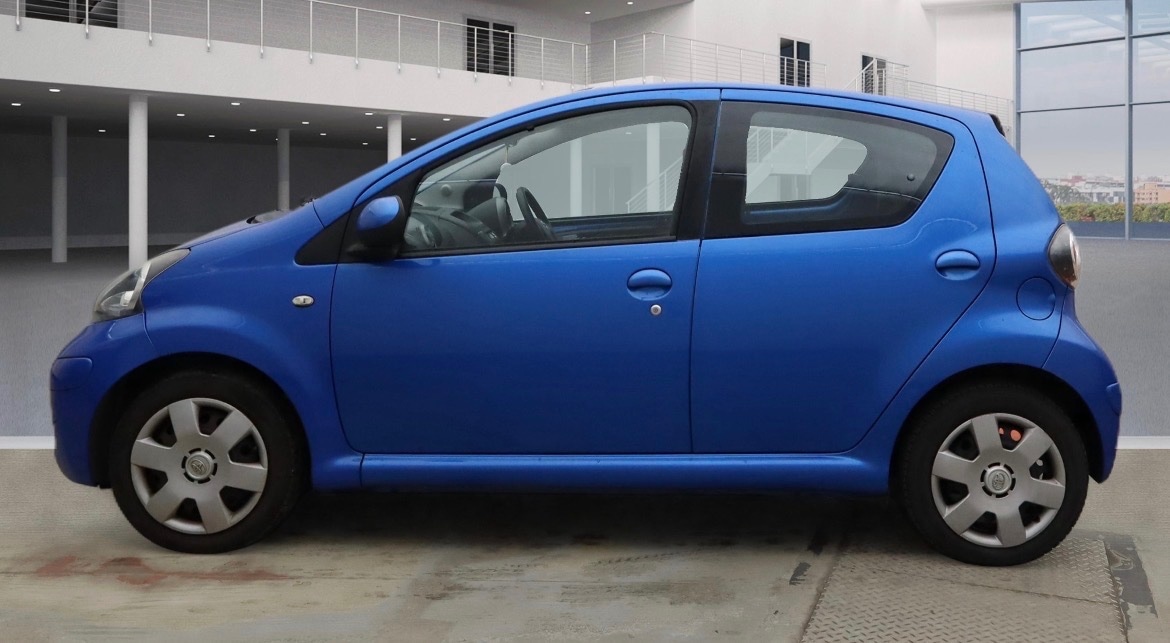 Used Toyota AYGO 2010 for sale - 77168120: Photo 5