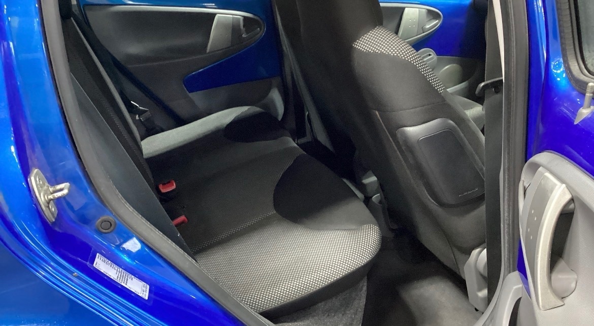 Used Toyota AYGO 2010 for sale - 77168120: Photo 7