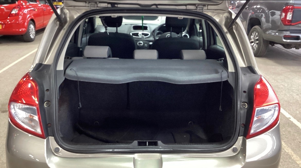 Used Renault Clio 2010 for sale - 77482247: Photo 11