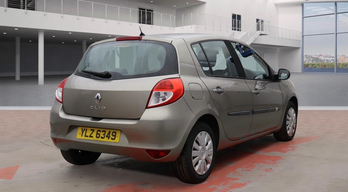 Used Renault Clio 2010 for sale - 77482247: Photo 3