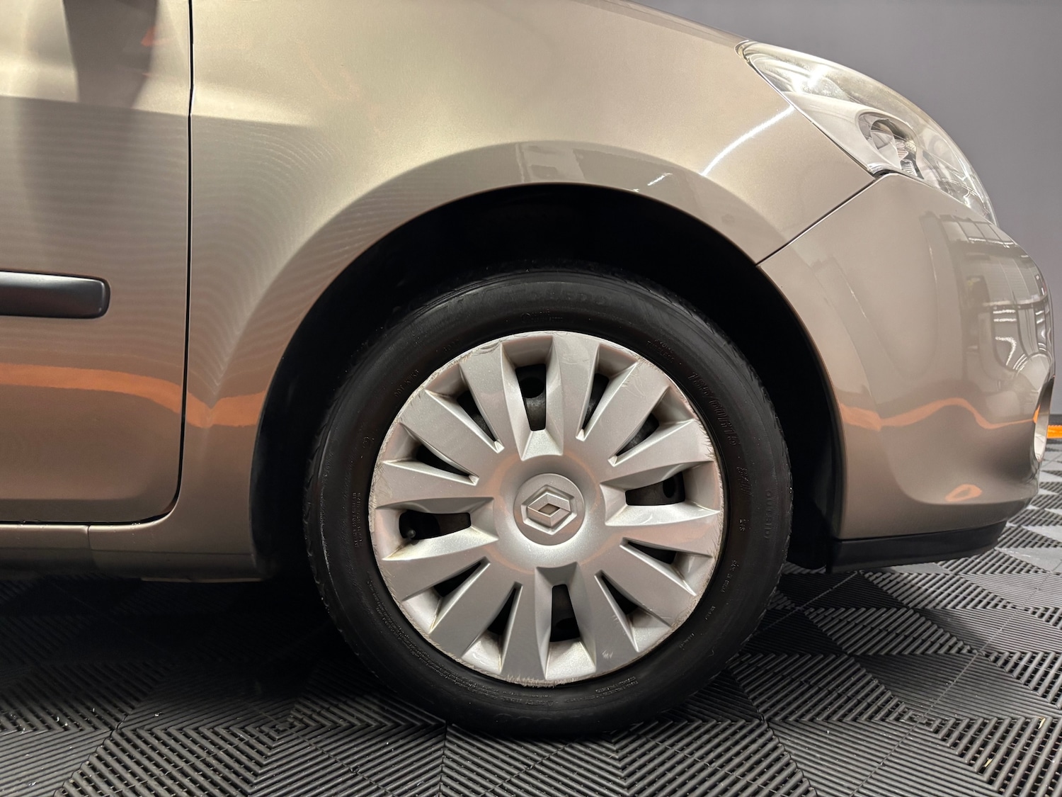 Used Renault Clio 2010 for sale - 77482247: Photo 30