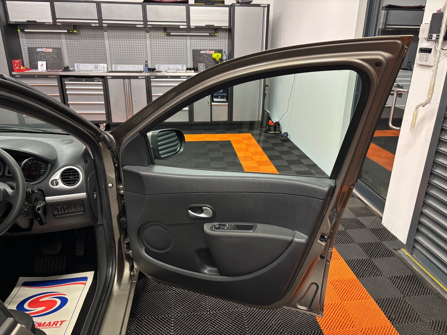 Used Renault Clio 2010 for sale - 77482247: Photo 37