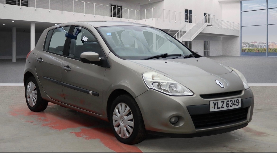 Used Renault Clio 2010 for sale - 77482247: Photo 4