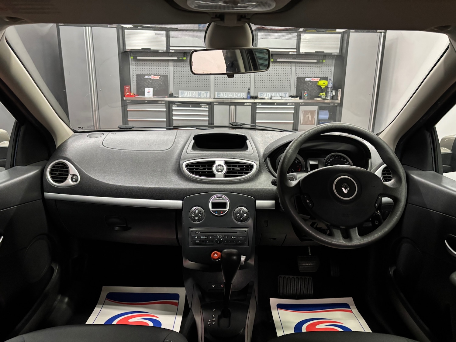 Used Renault Clio 2010 for sale - 77482247: Photo 42