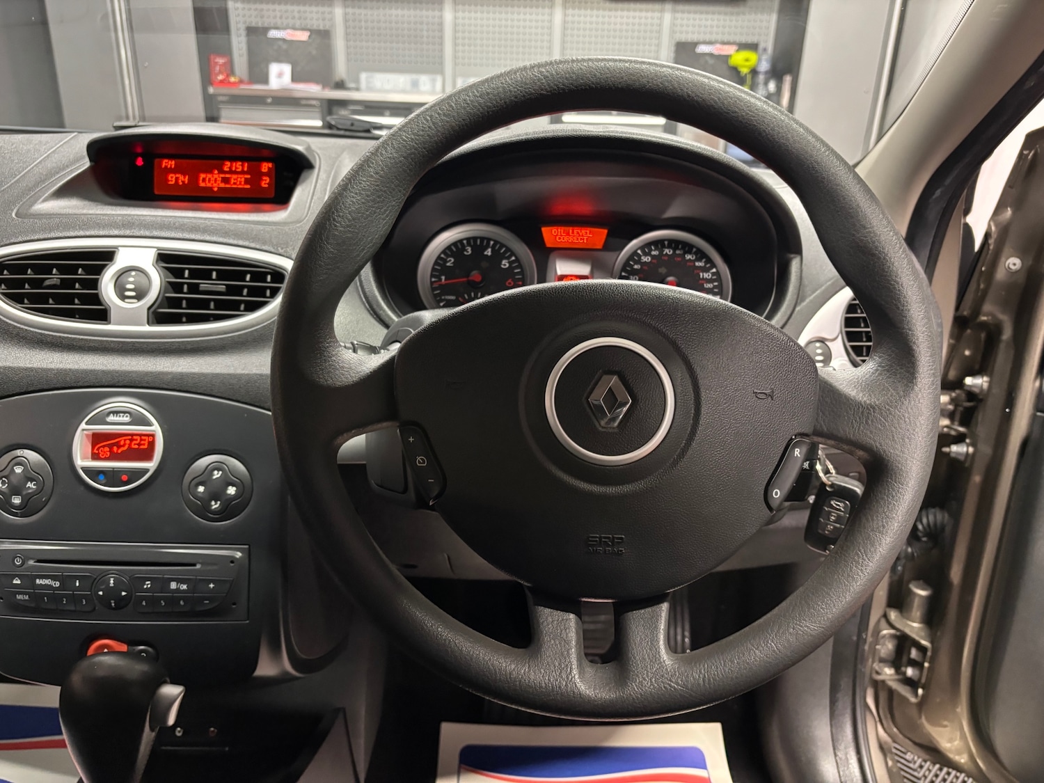 Used Renault Clio 2010 for sale - 77482247: Photo 43