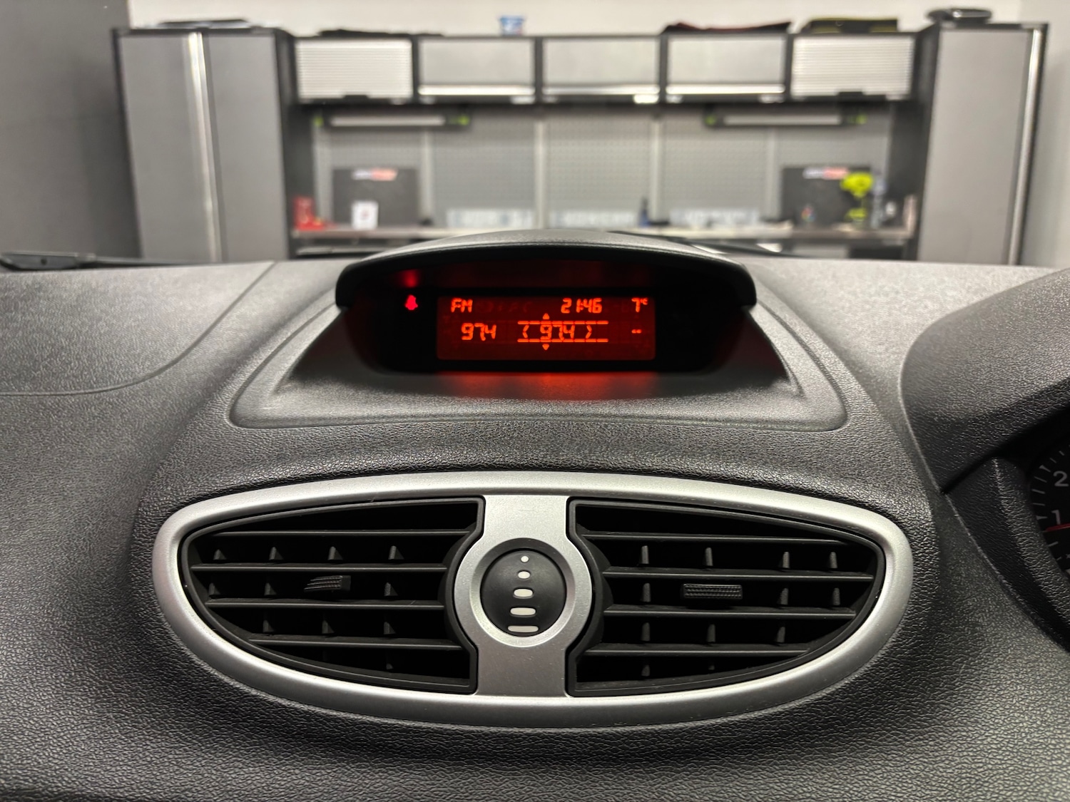 Used Renault Clio 2010 for sale - 77482247: Photo 49