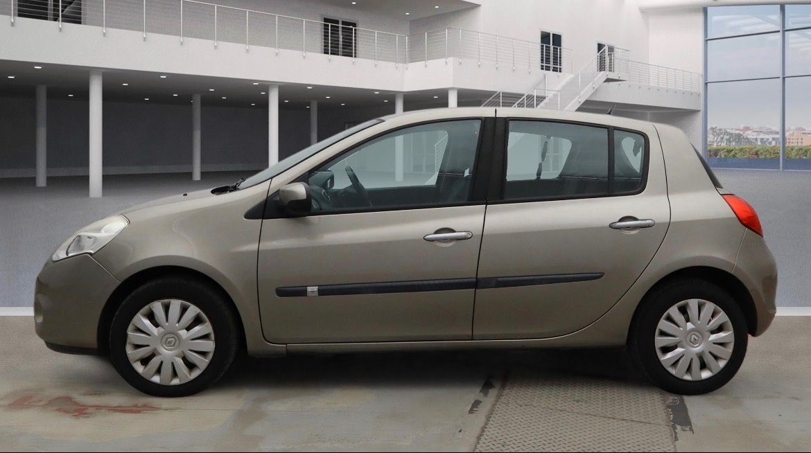 Used Renault Clio 2010 for sale - 77482247: Photo 5