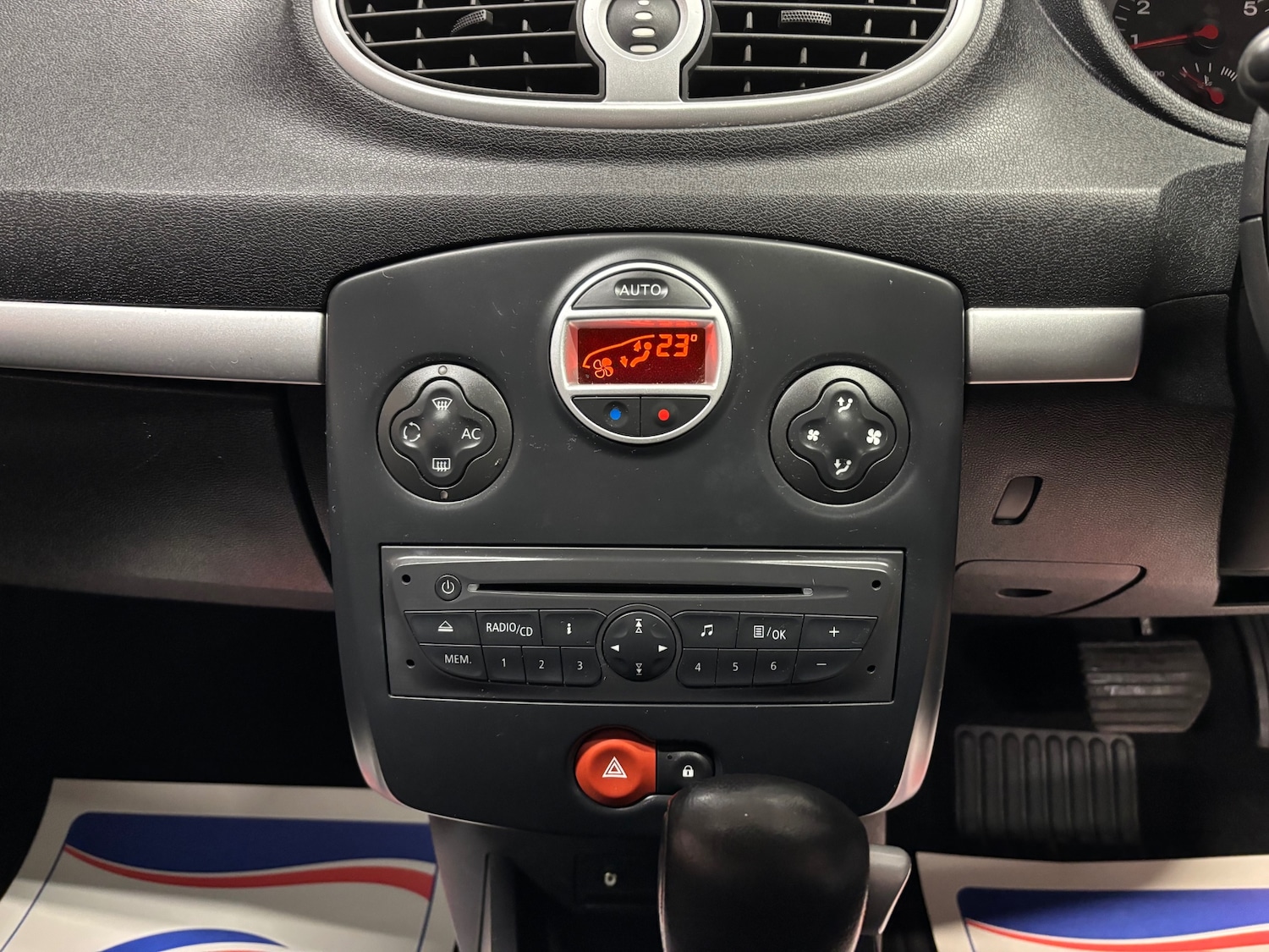 Used Renault Clio 2010 for sale - 77482247: Photo 51