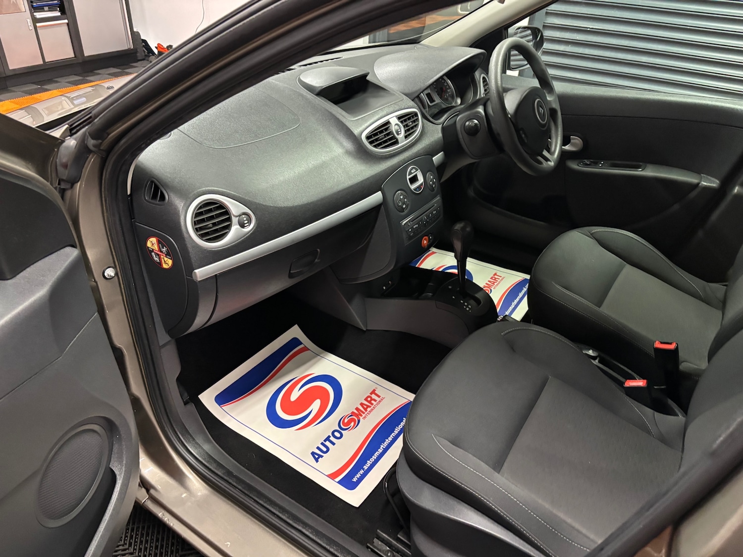 Used Renault Clio 2010 for sale - 77482247: Photo 57