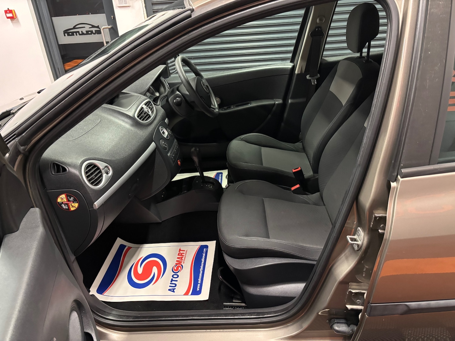 Used Renault Clio 2010 for sale - 77482247: Photo 58