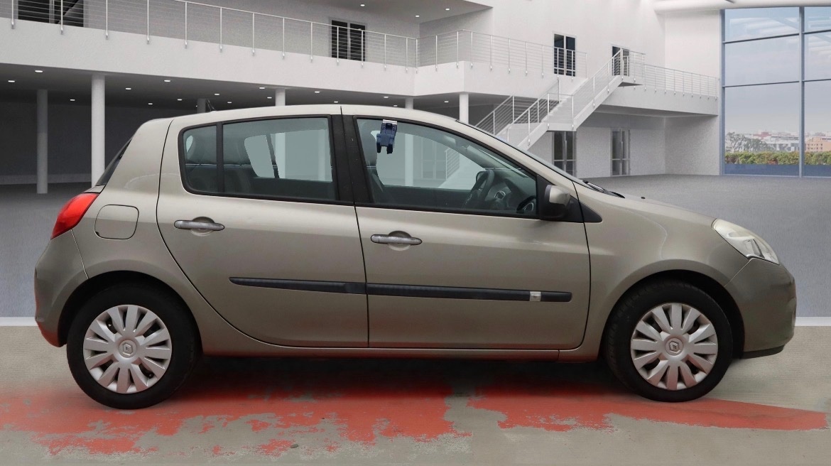 Used Renault Clio 2010 for sale - 77482247: Photo 6