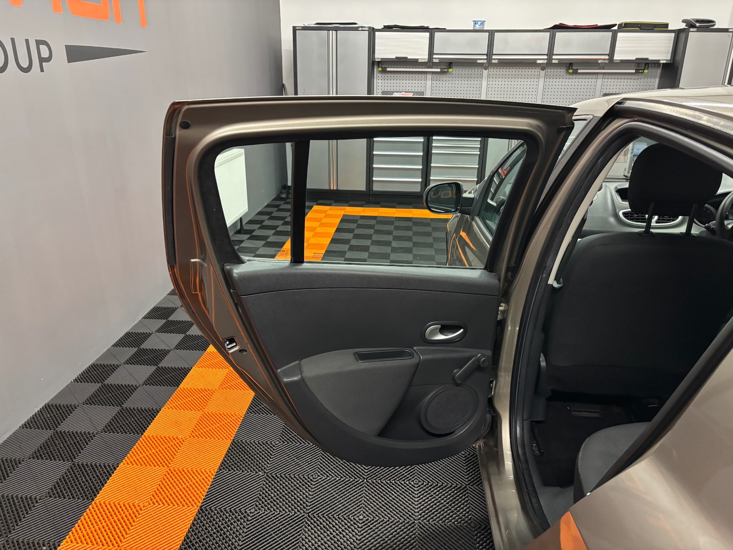 Used Renault Clio 2010 for sale - 77482247: Photo 64