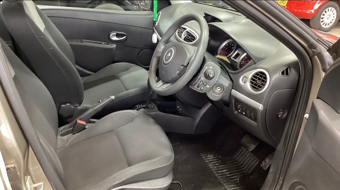 Used Renault Clio 2010 for sale - 77482247: Photo 9