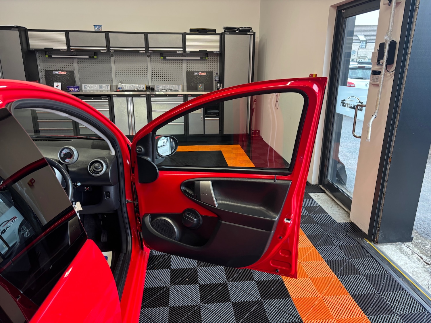 Used Toyota AYGO 2014 for sale - 76097022: Photo 36