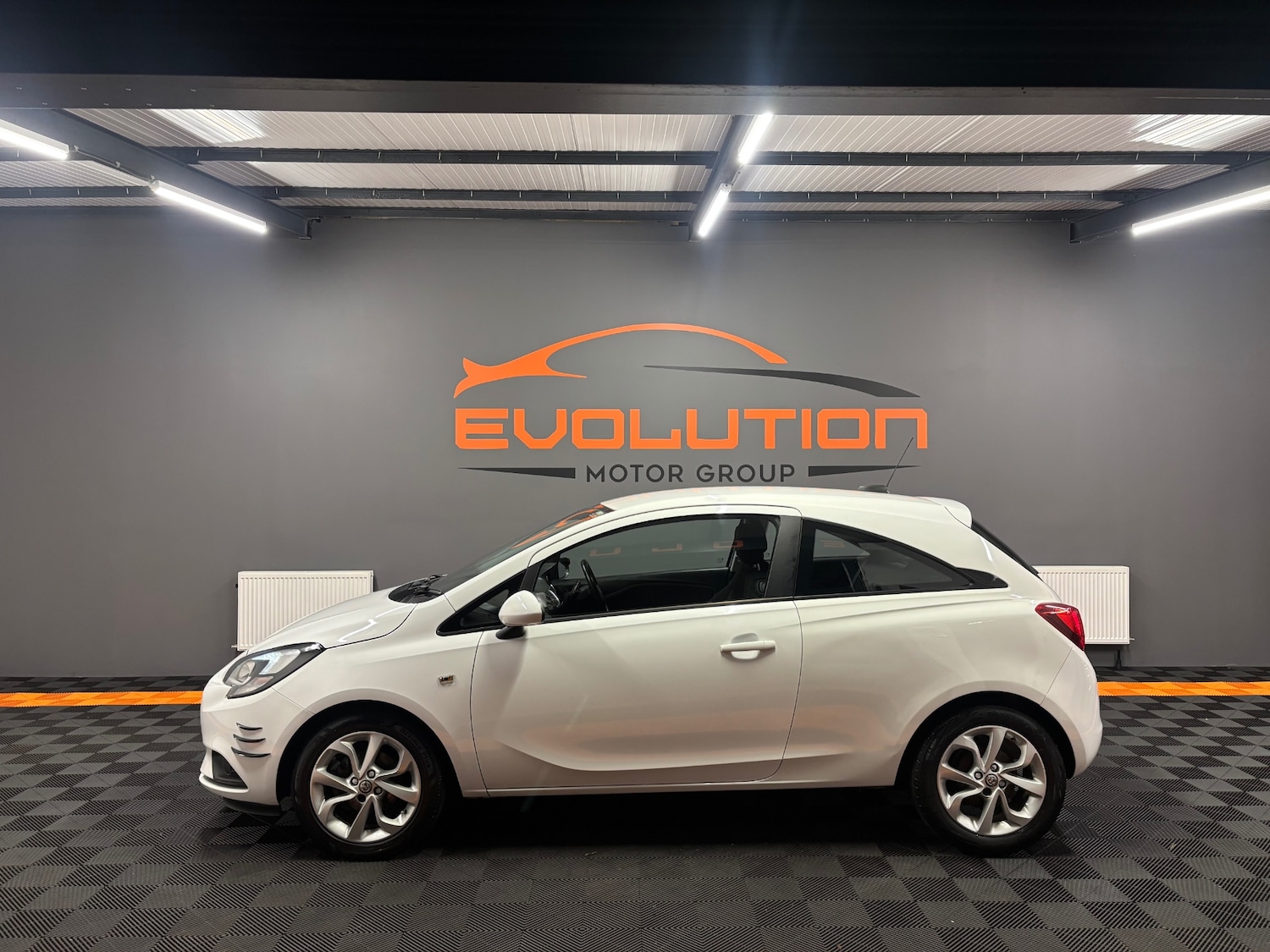 Used Vauxhall Corsa 2015 for sale - 76620640: Photo 2