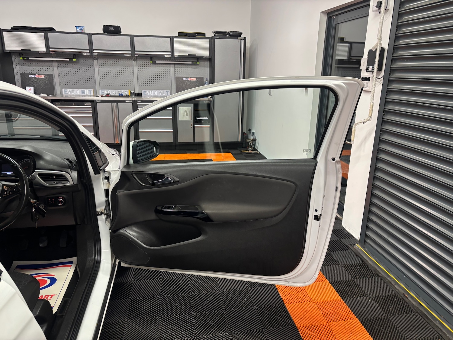 Used Vauxhall Corsa 2015 for sale - 76620640: Photo 33