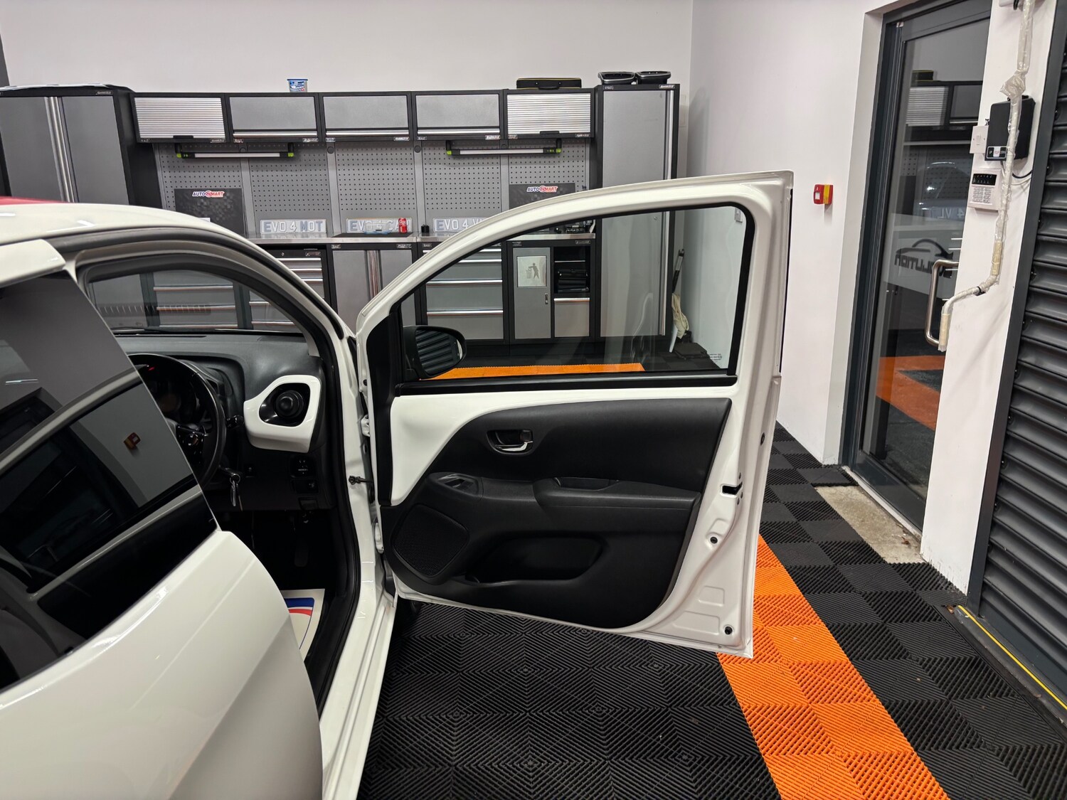 Used Toyota AYGO 2017 for sale - 75267820: Photo 35