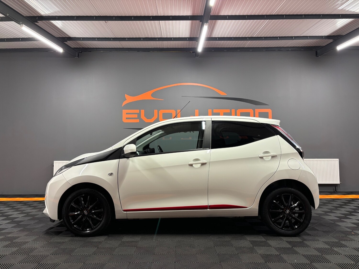 Used Toyota AYGO 2017 for sale - 75267820: Photo 9