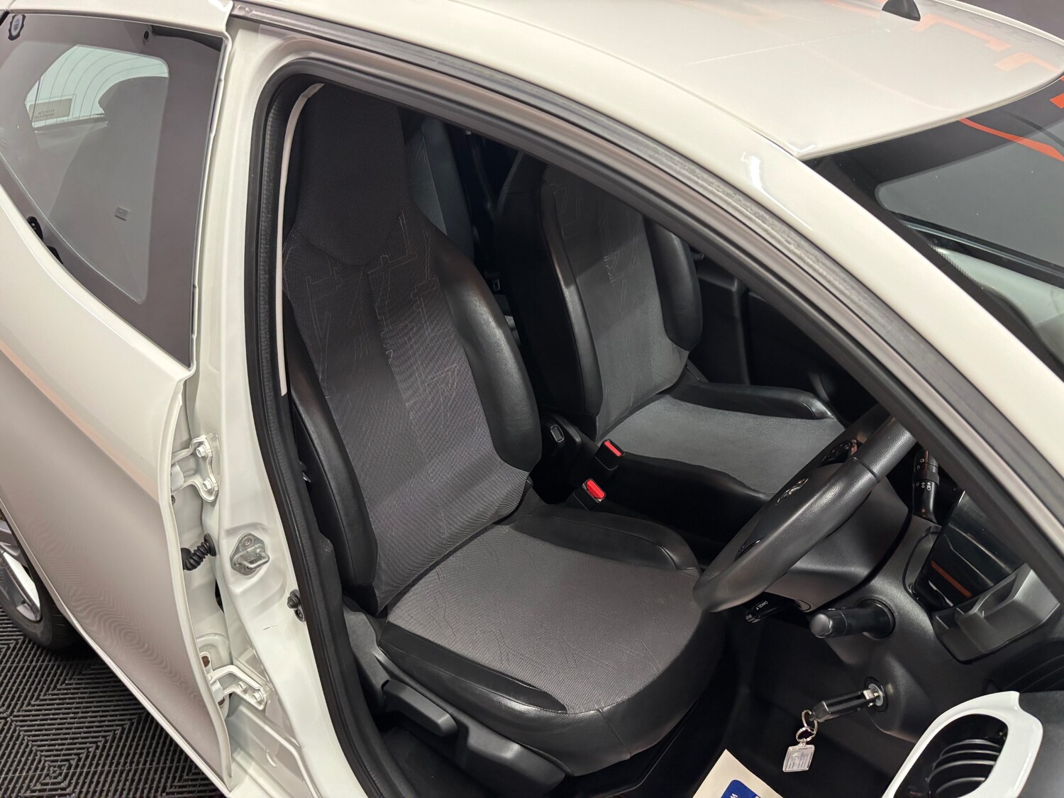 Used Toyota AYGO 2014 for sale - 76866594: Photo 35