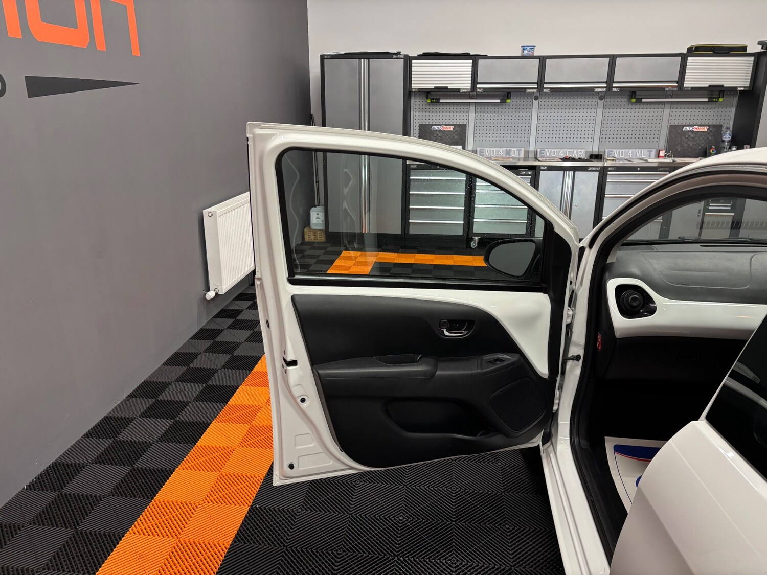 Used Toyota AYGO 2014 for sale - 76866594: Photo 43