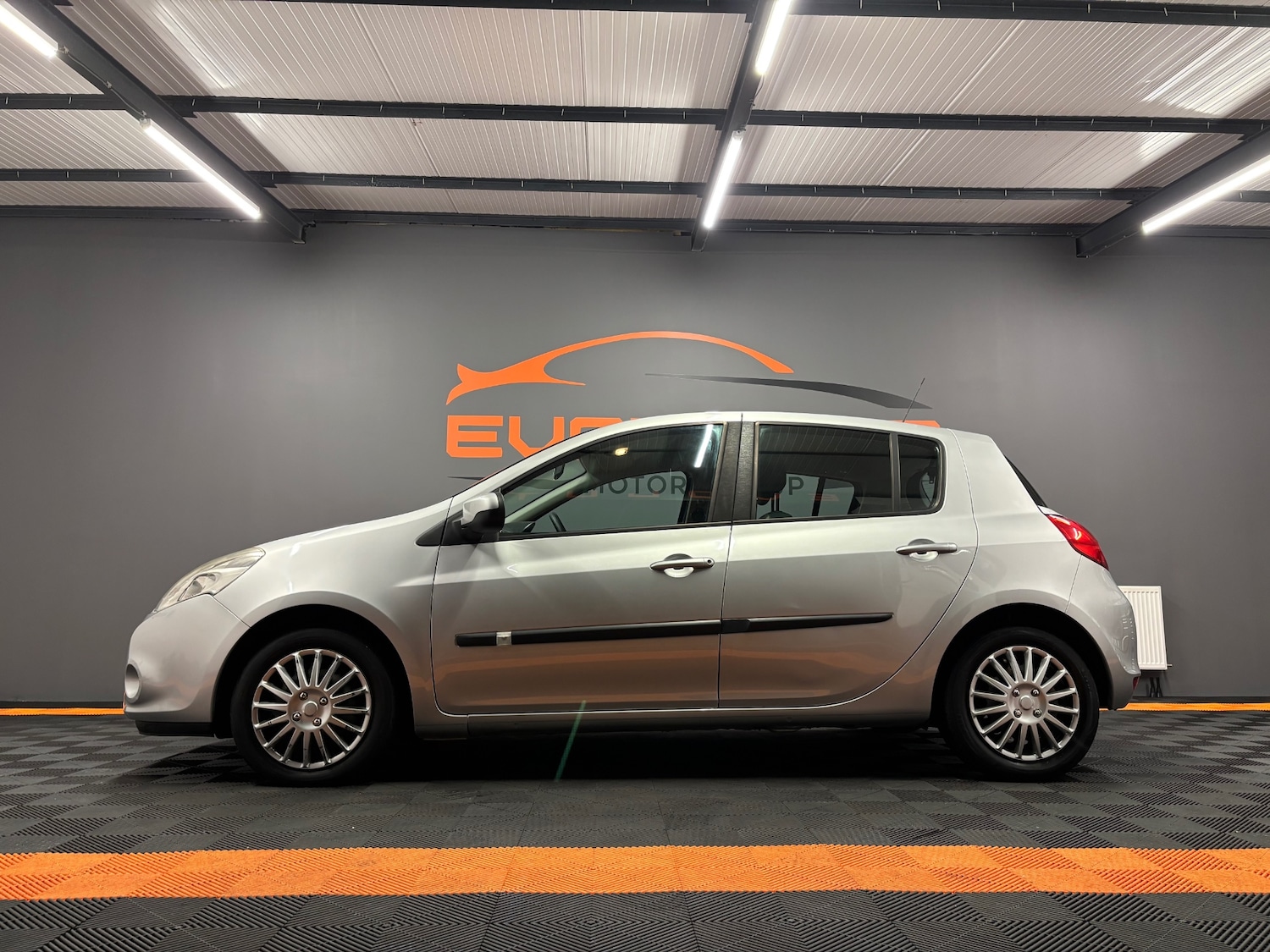 Used Renault Clio 2011 for sale - 77318402: Photo 14