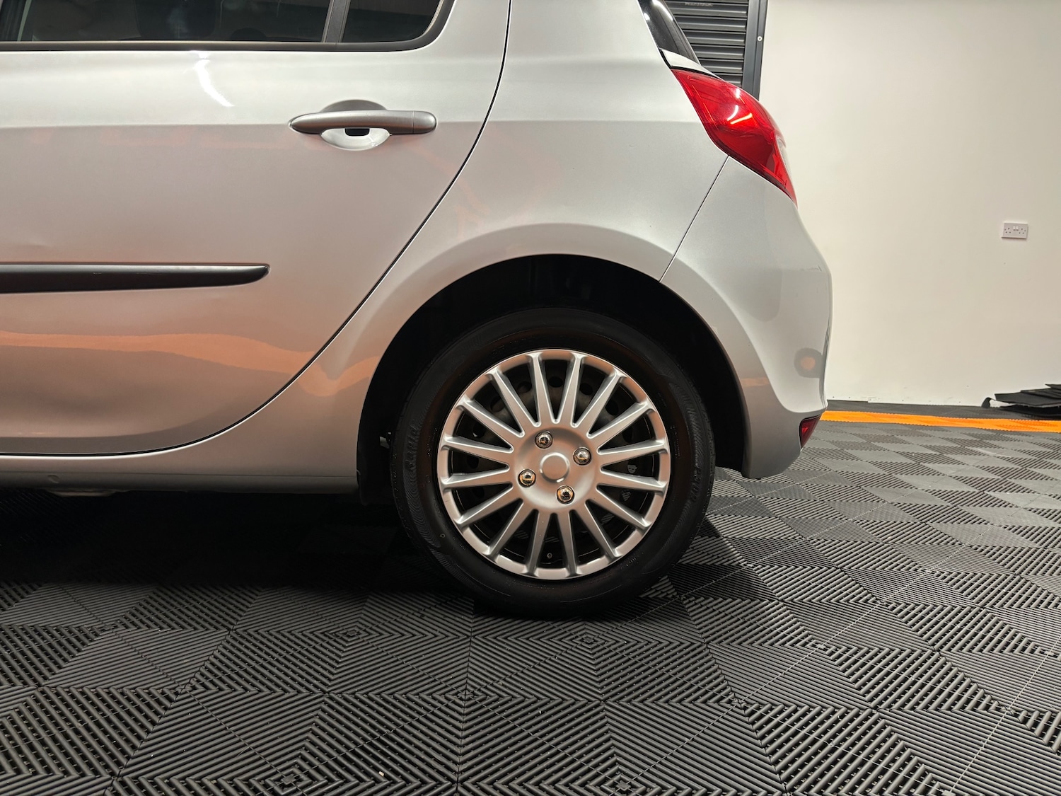 Used Renault Clio 2011 for sale - 77318402: Photo 23