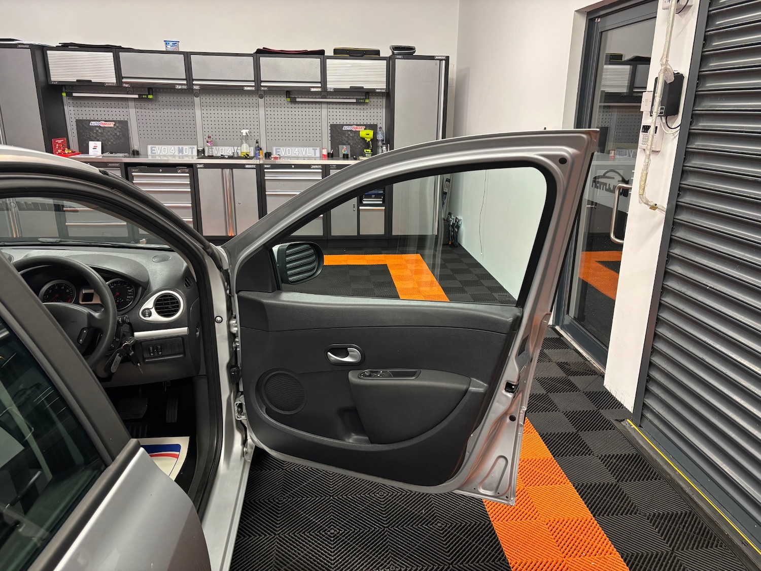 Used Renault Clio 2011 for sale - 77318402: Photo 36