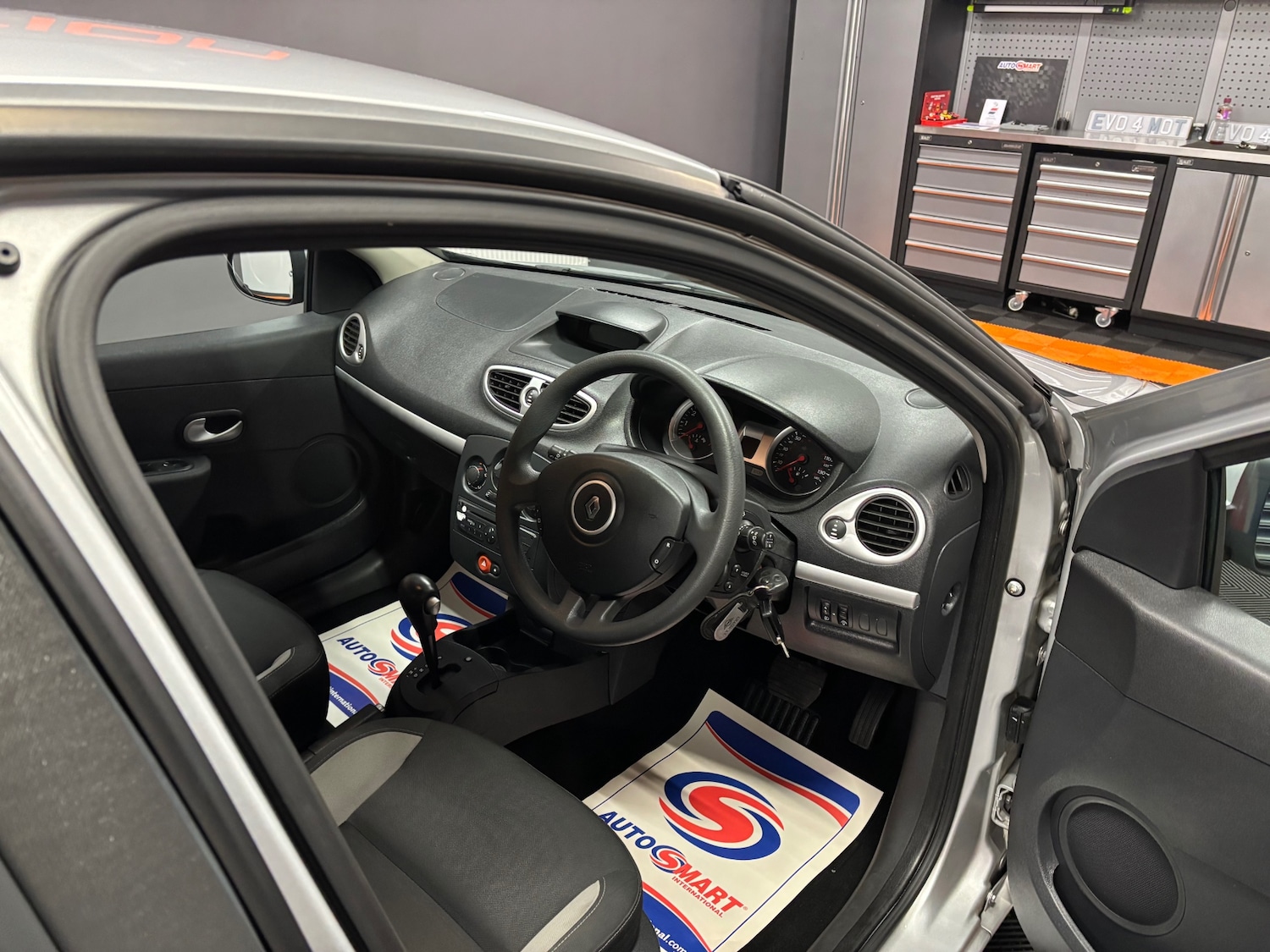 Used Renault Clio 2011 for sale - 77318402: Photo 37